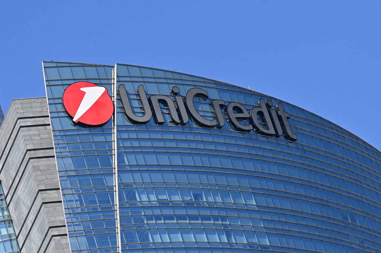 UniCredit readies to gain control of Commerzbank as Italy deals take backseat