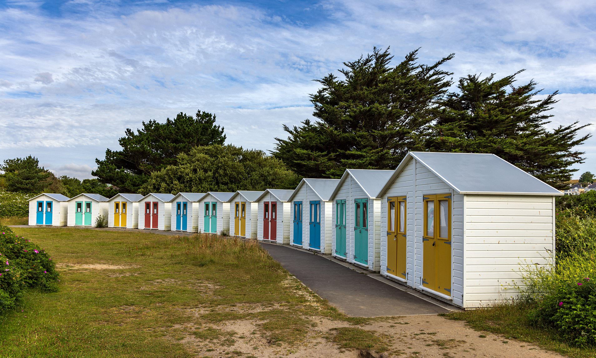 Beach huts 'costing £125,000' removed from UK beach after bringing in no money in five years