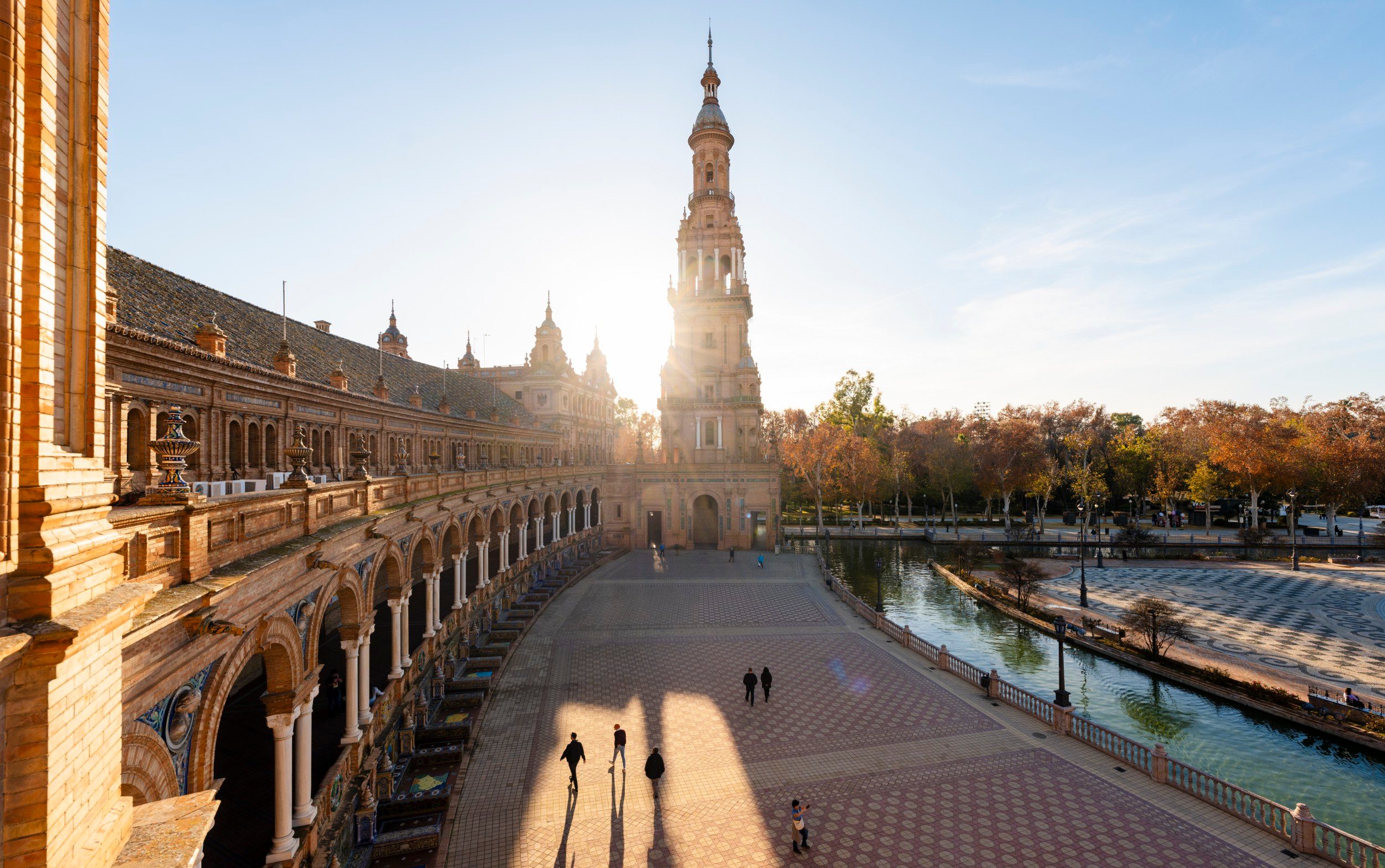 As it stands the Plaza de España is free, even if not for much longer