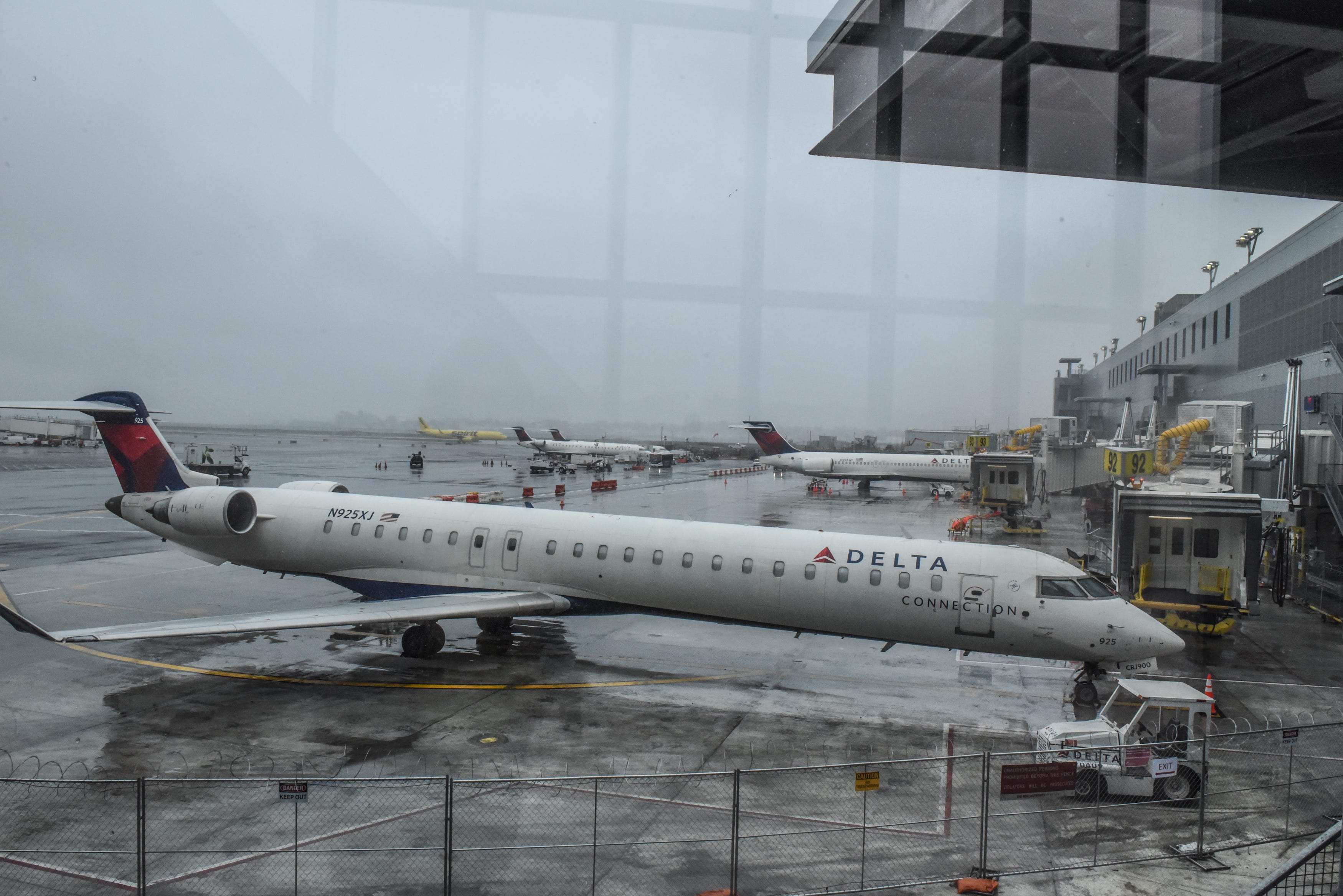 Delta flight receives false rocket launcher alert near LaGuardia Airport