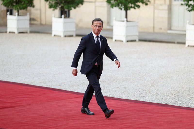 French President Macron and his wife host a dinner in Paris for countries supporting Ukraine
