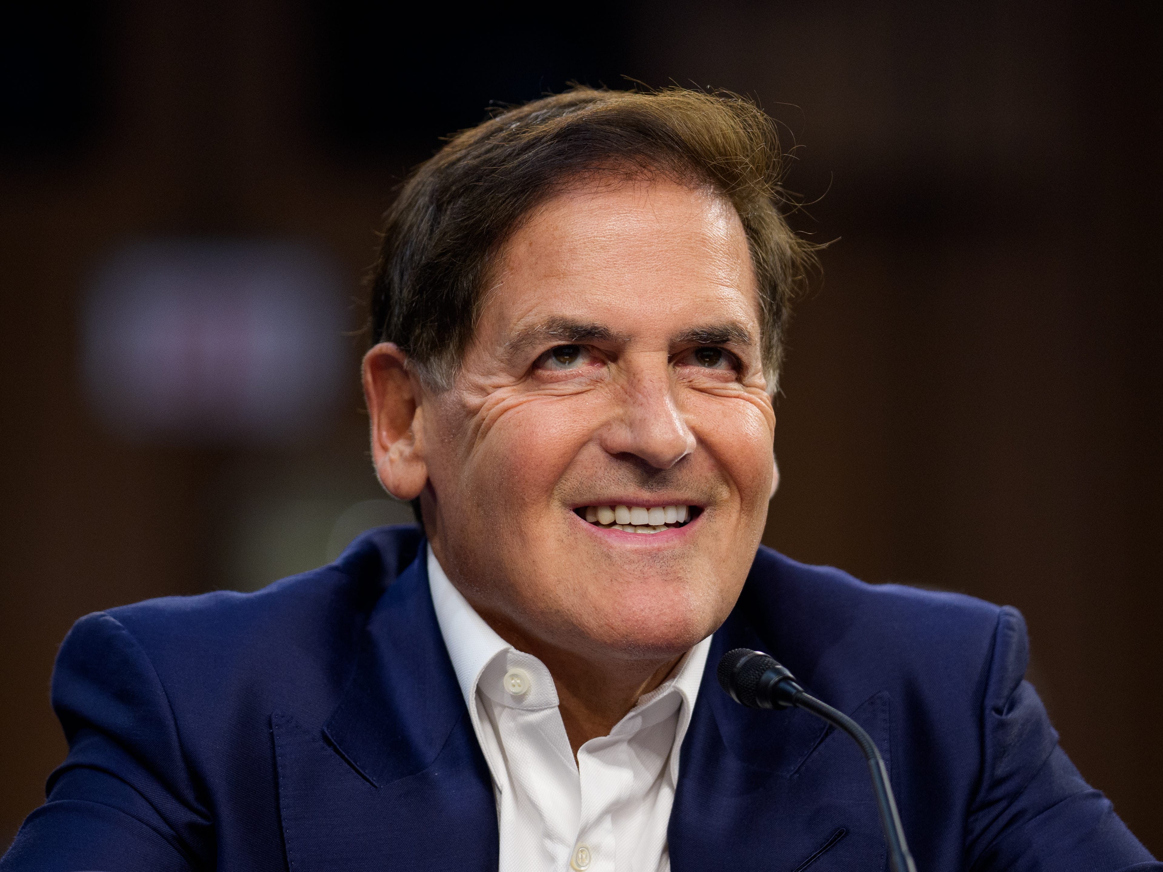 Anthropic's top economist says AI won't replace workers yet. Mark Cuban says it trails humans in 2 key ways