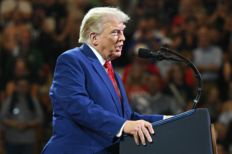 Donald Trump gives speech but people can't get over what's going on in background