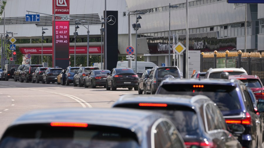 Opinion: To end the wars in Ukraine and Iran, starve Russia’s gas pumps