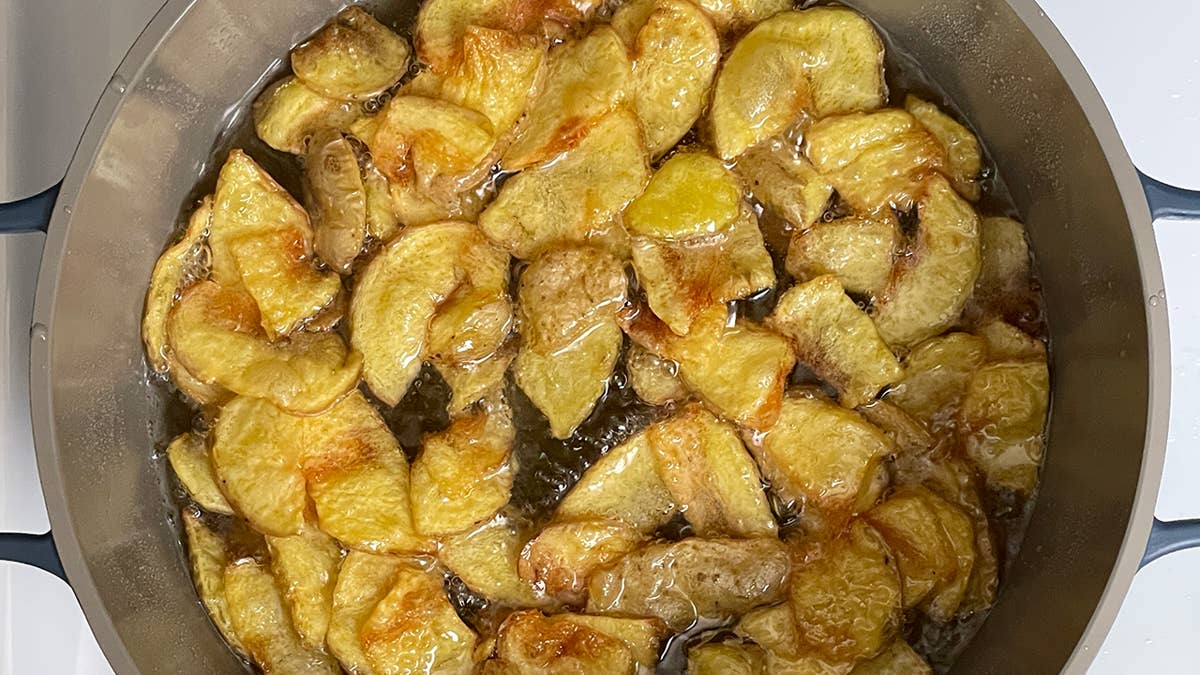ree-drummond-black-pepper-chips-in-pot