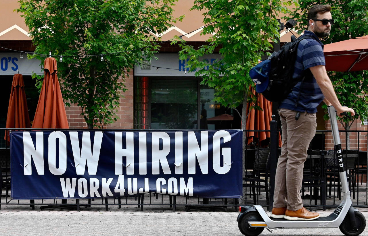 US jobless claims unexpectedly drop again for the week