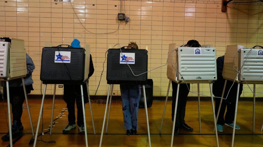Democrats hold 11-point lead over GOP on generic ballot: Poll