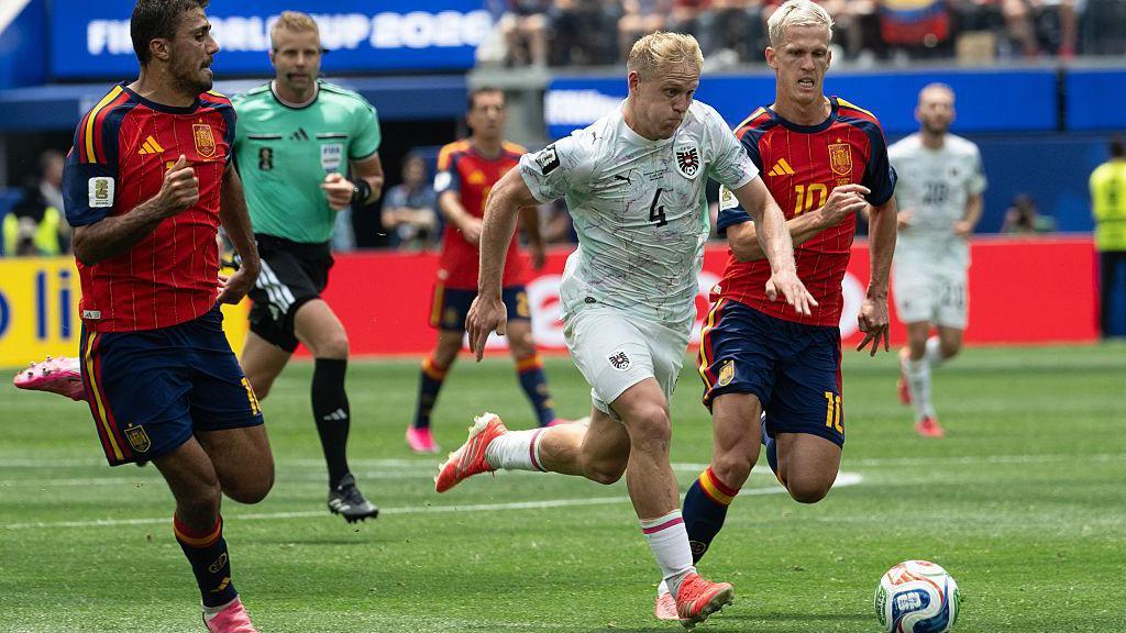 Midfielder Schlager becomes Glasner's first Forest signing