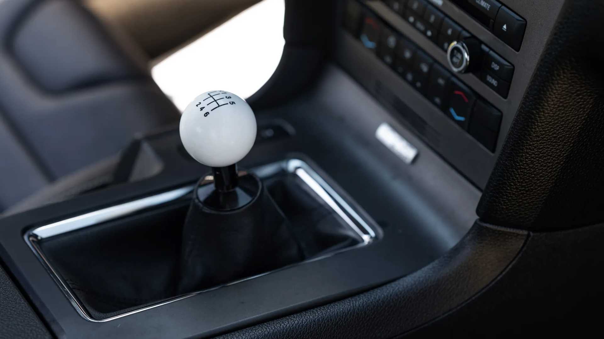 2013 Ford Mustang GT Coupe 6-Speed Manual Shifter 1