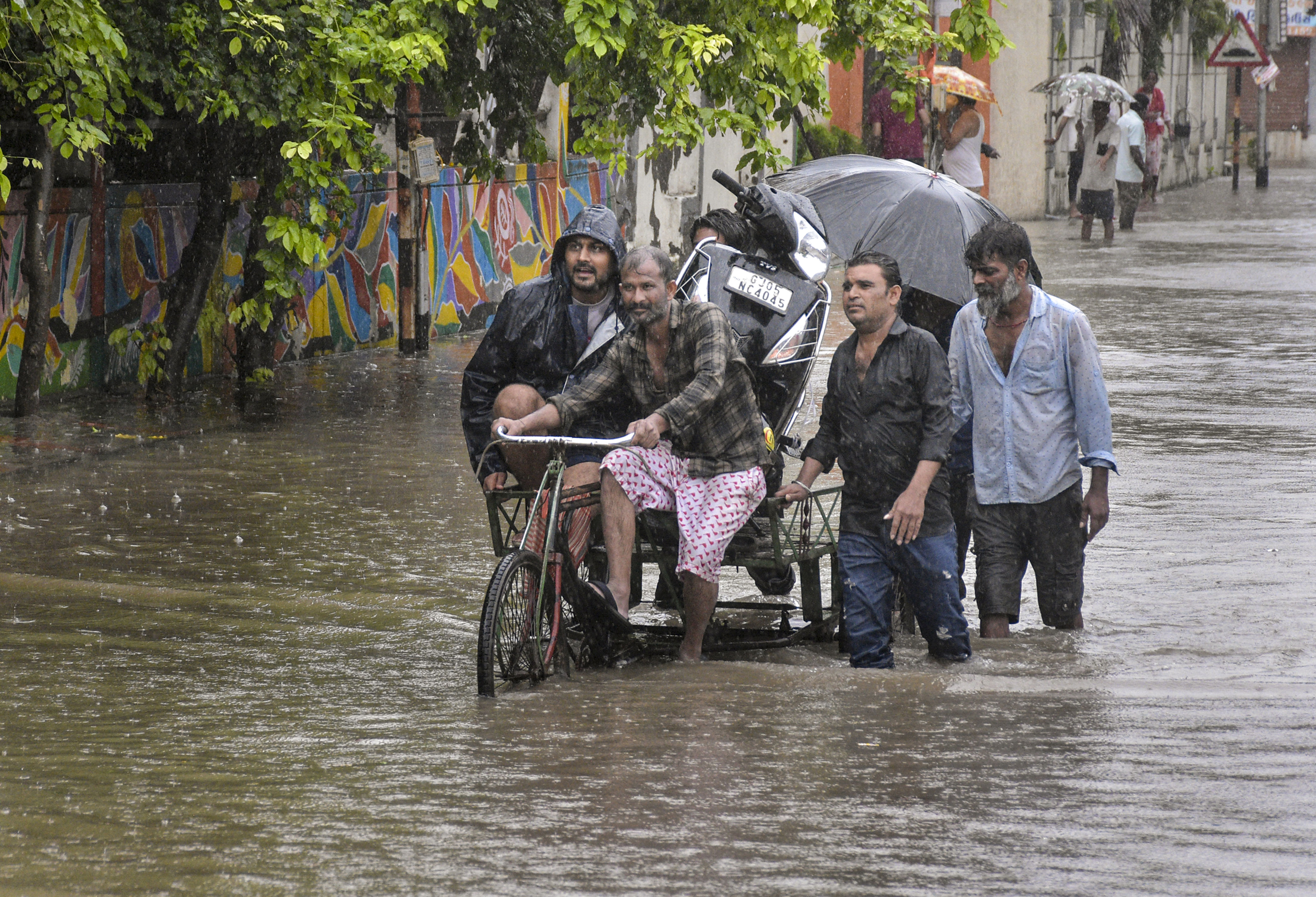 22,000 people relocated, 1,200 rescued as heavy rains lash Gujarat ...