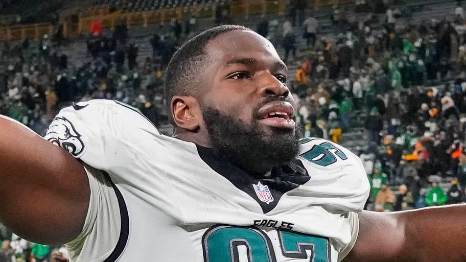 Moro Ojomo's reaction to Eagles rookie's strength at OTAs says it all
