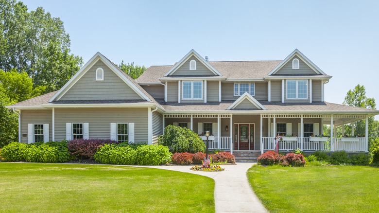17-exterior-paint-color-trends-that-are-giving-dated-homes-a-modern-revival