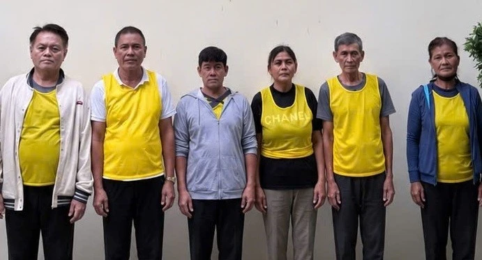 Thủ đoạn lừa đảo du khách bằng 'ván bài được sắp sẵn' của nhóm người Philippines
