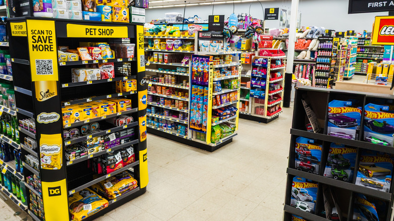 Does Dollar General sell fresh foods?