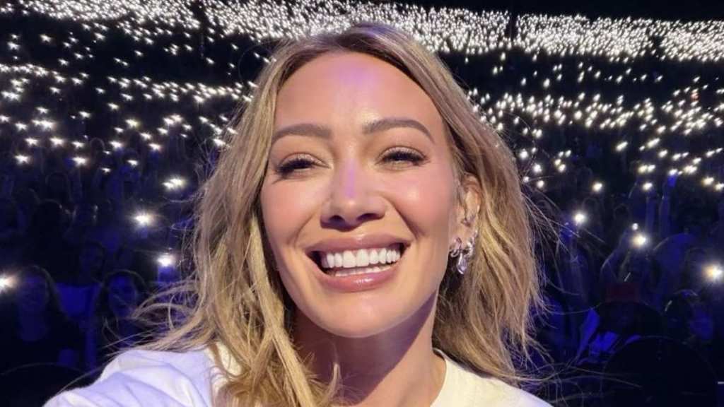 Hilary Duff's See-Through Lou de Betoly Top Is Made Entirely of Pearls