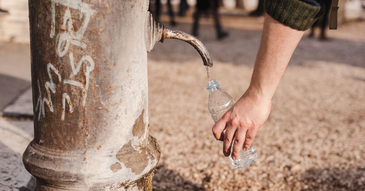 Experts weigh in on whether bottled water is actually safer than tap water