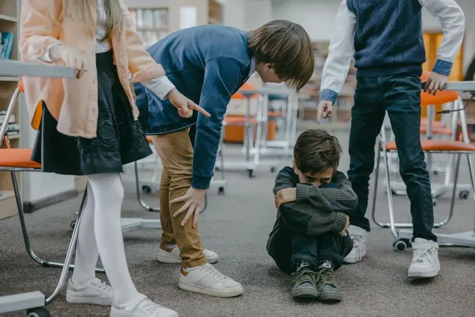 Letting kids figure out conflict on their own (Image Credits: Pexels)