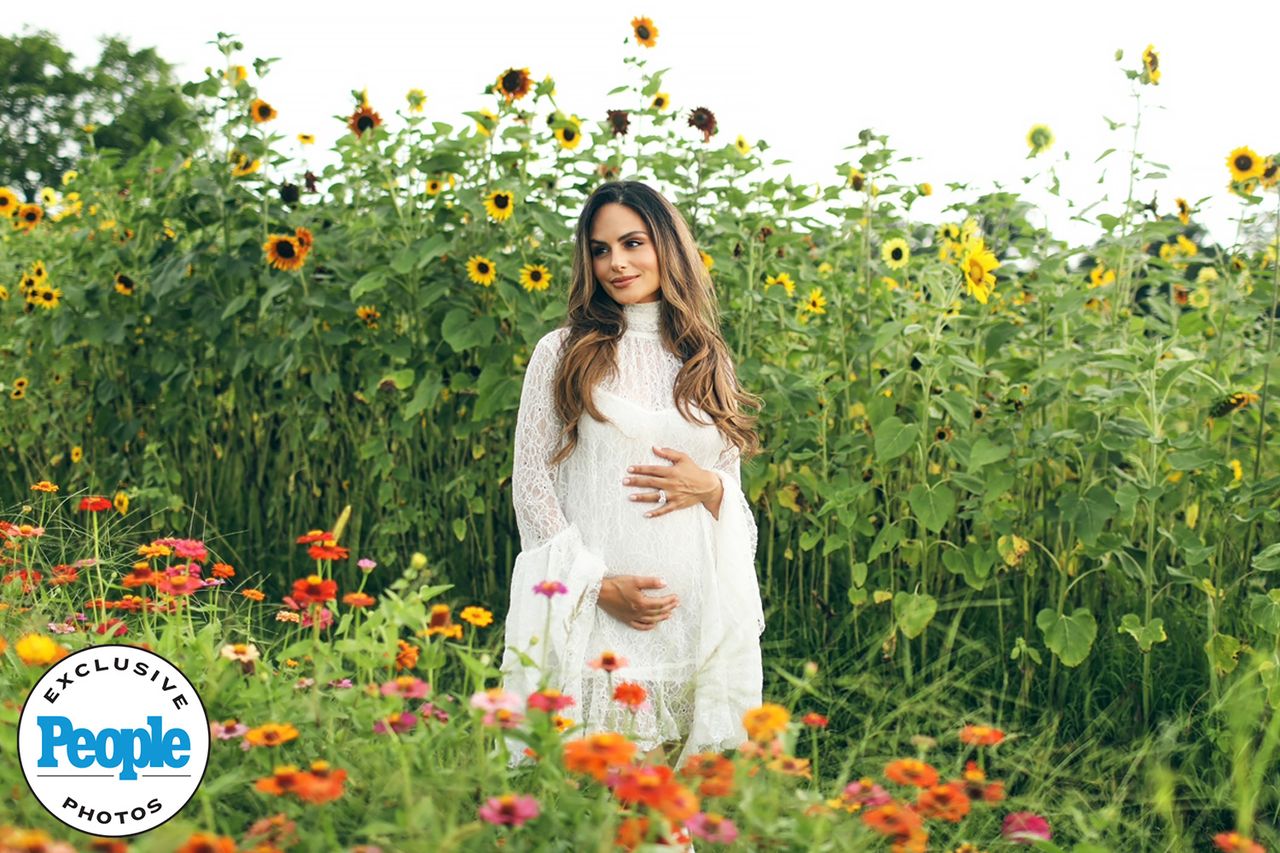 Pia Toscano and Carmen Educate announce pregnancy
