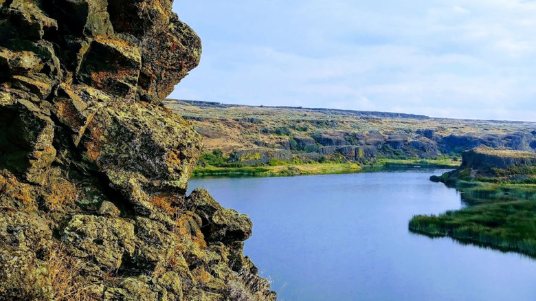 Between Seattle and Spokane is Washington's cliffside lake escape with unique wildlife, camping, and fishing