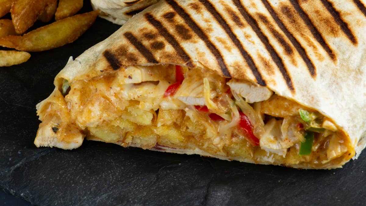 wrap-french-taco-burrito-chicken-wrap-chicken-with-sauce-chicken-brito-mexica-cuisine-french-cuisine-fast-food