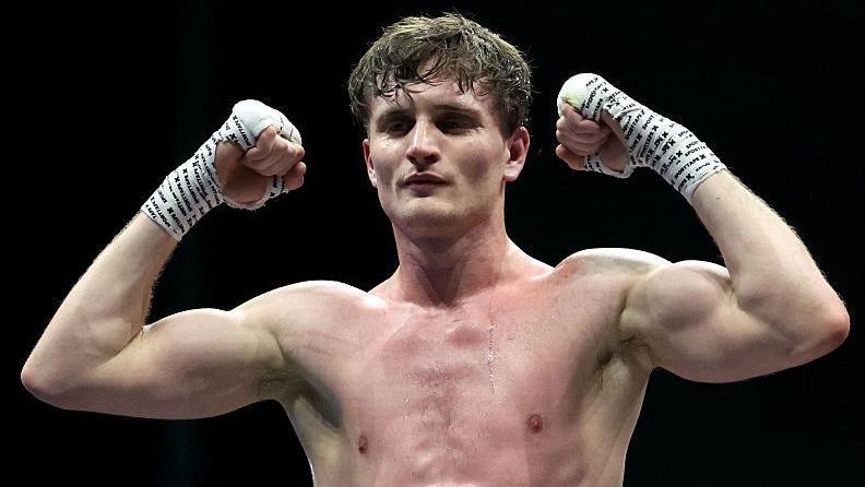 Hickey warns boxing Scots against premature pro moves