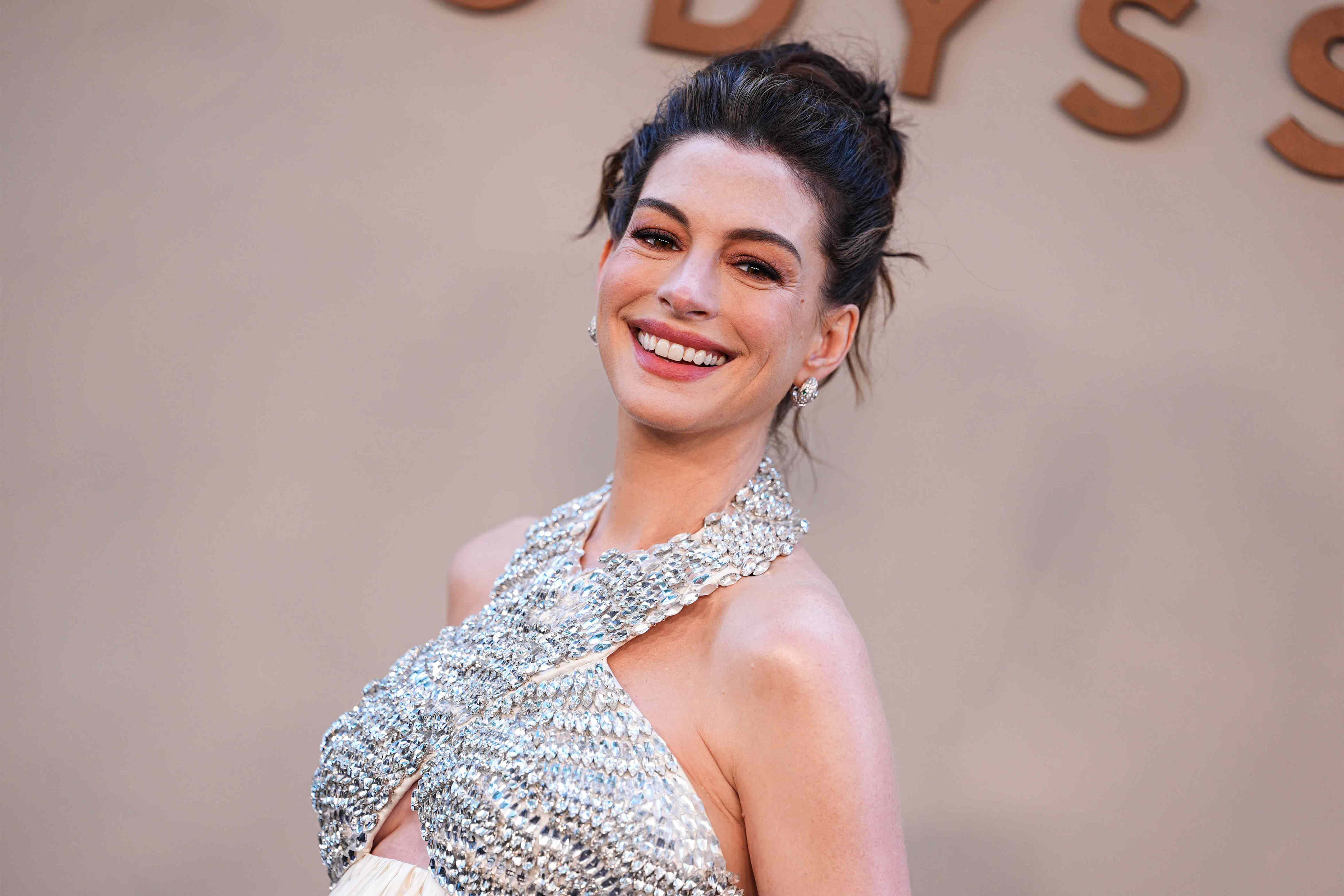 Anne Hathaway’s manicurist revealed the $10 product behind her ‘clean ...
