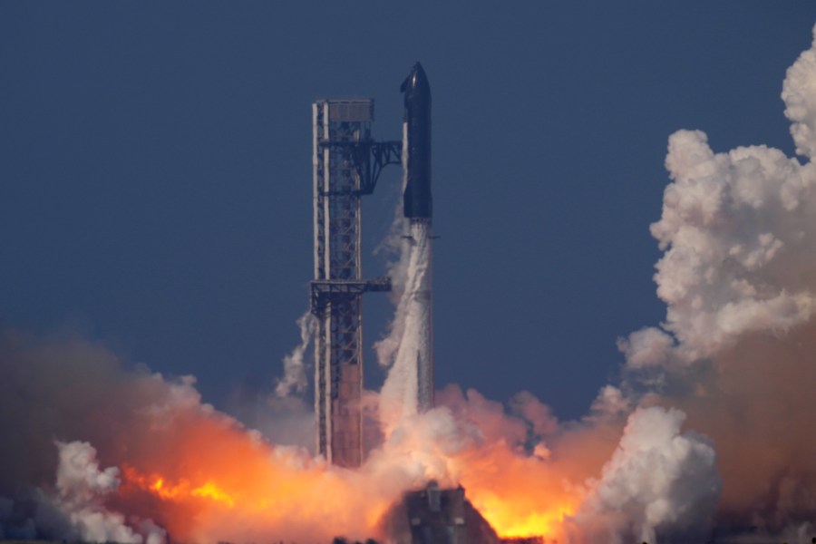Starship carries Starlink satellites on key SpaceX test mission