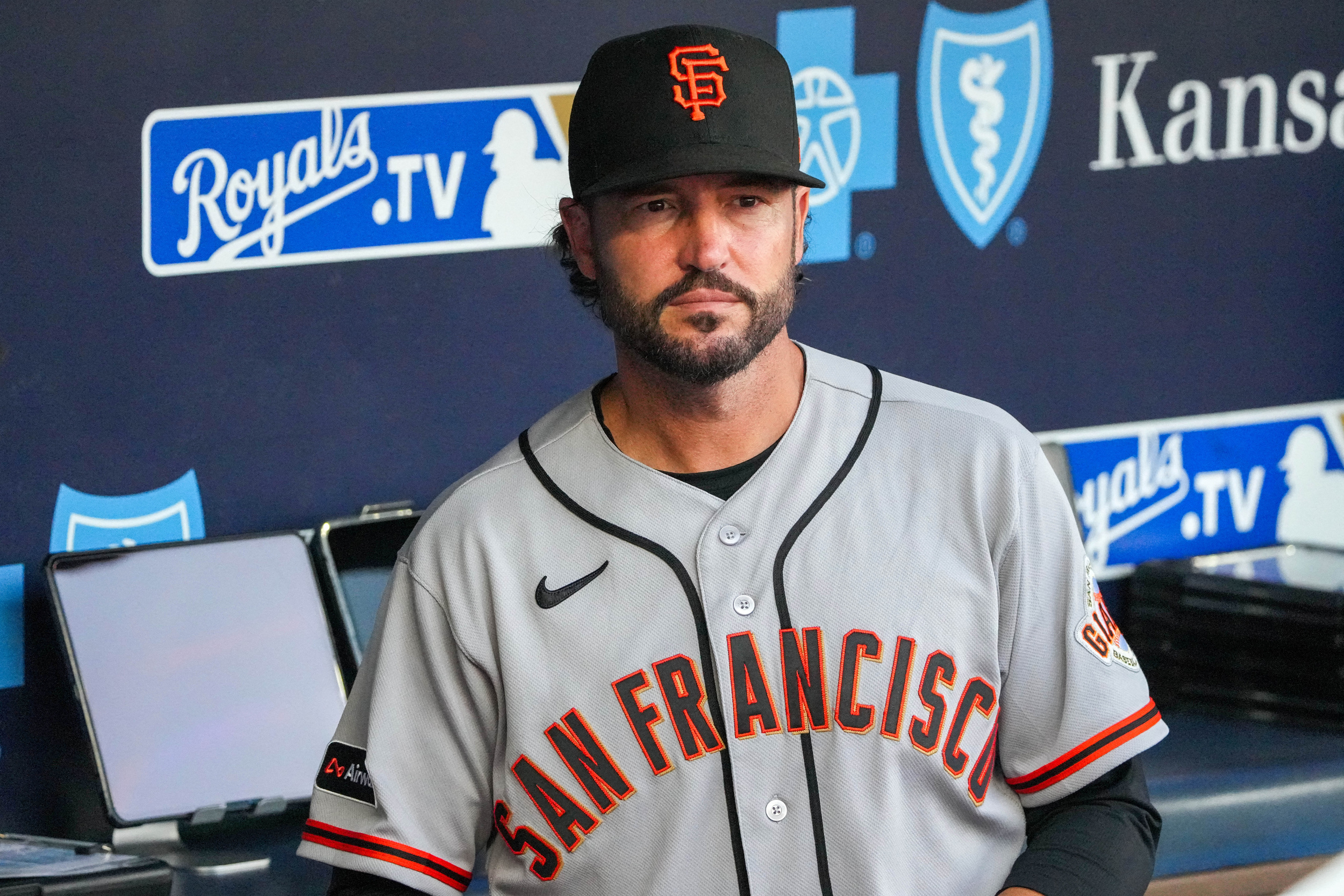 Giants collapse against Royals after blown call, ejection