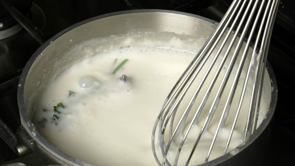 2-whisking-the-bechamel-sauce