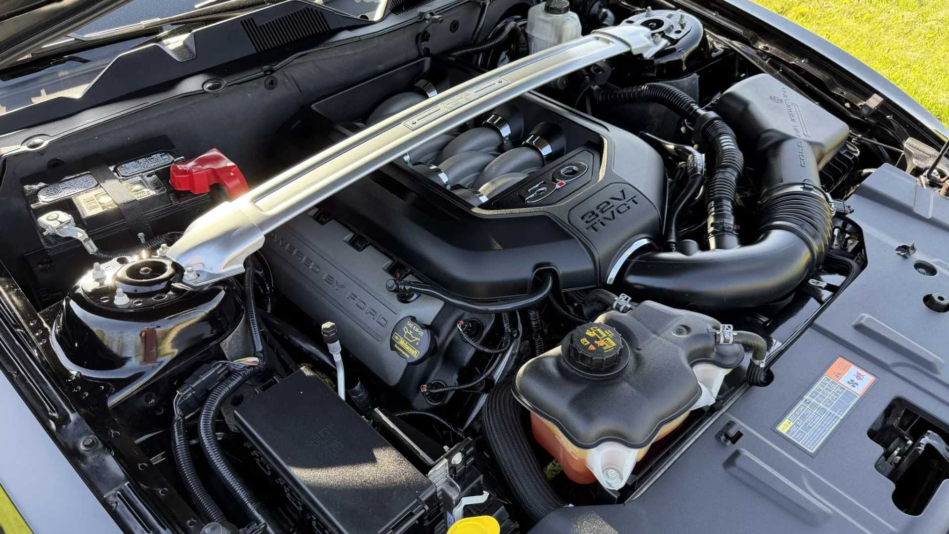 2013 Ford Mustang GT Coupe 6-Speed Manual With The 5.0 Coyote V8 Engine 3