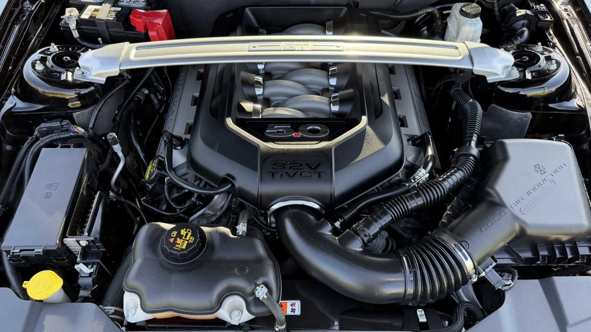 2013 Ford Mustang GT Coupe 6-Speed Manual With The 5.0 Coyote V8 Engine 2