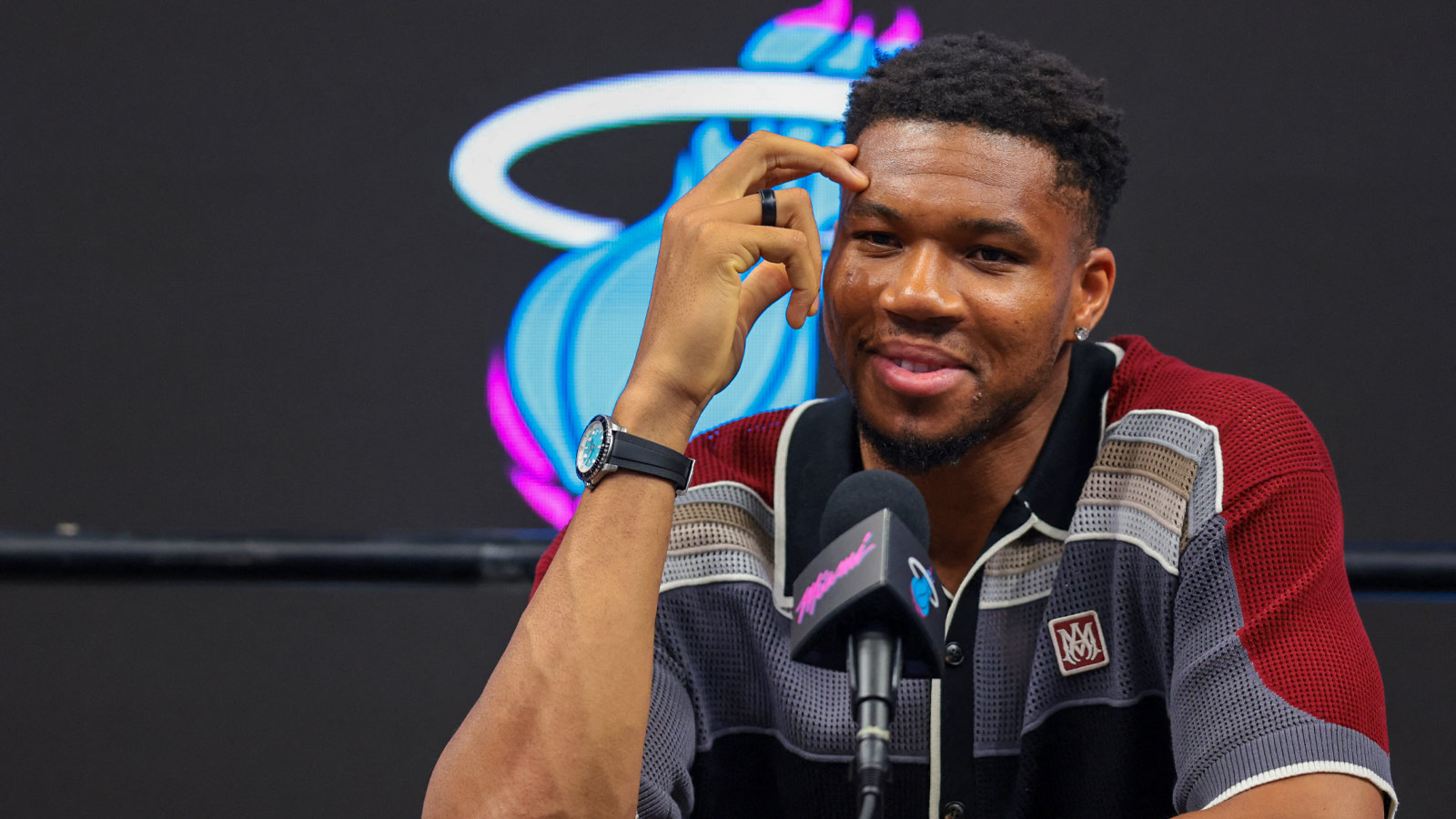 Giannis Antetokounmpo issues 1-on-1 challenge to Victor Wembanyama, but not on basketball court