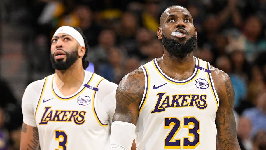 Could Anthony Davis be the reason for LeBron James' free-agency delay?
