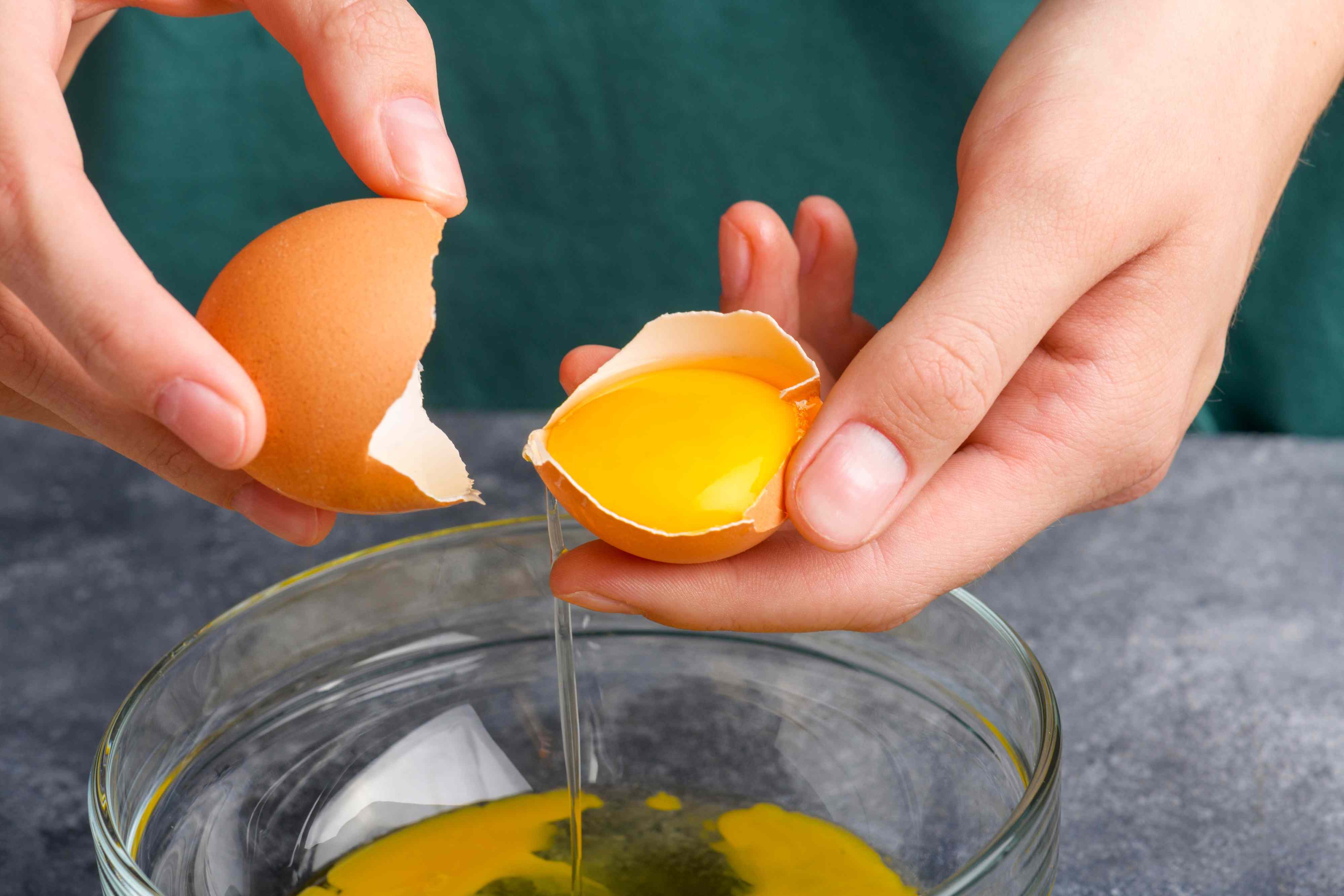 Is it safe to eat raw eggs? A dietitian explains