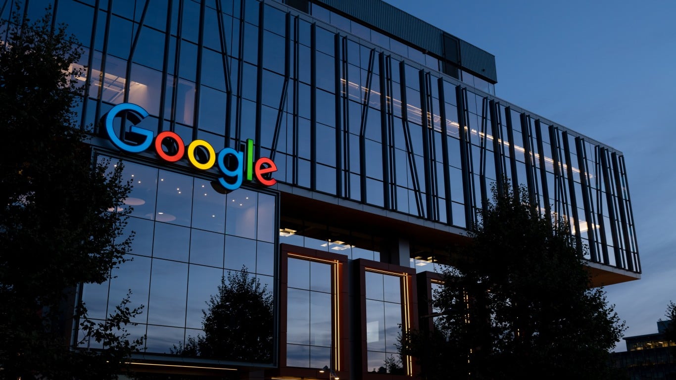 Google’s New Chip in the Works May Run AI Up to 10x Cheaper — Why This Efficiency Breakthrough Makes the Stock a Screaming Buy