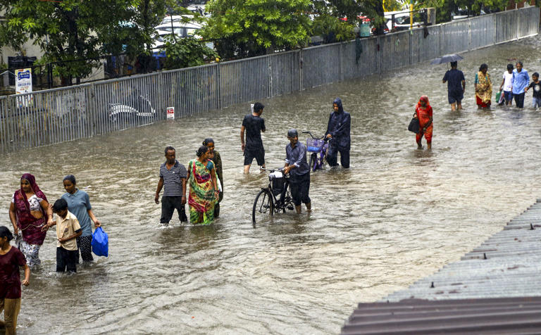 22,000 people relocated, 1,200 rescued as heavy rains lash Gujarat ...