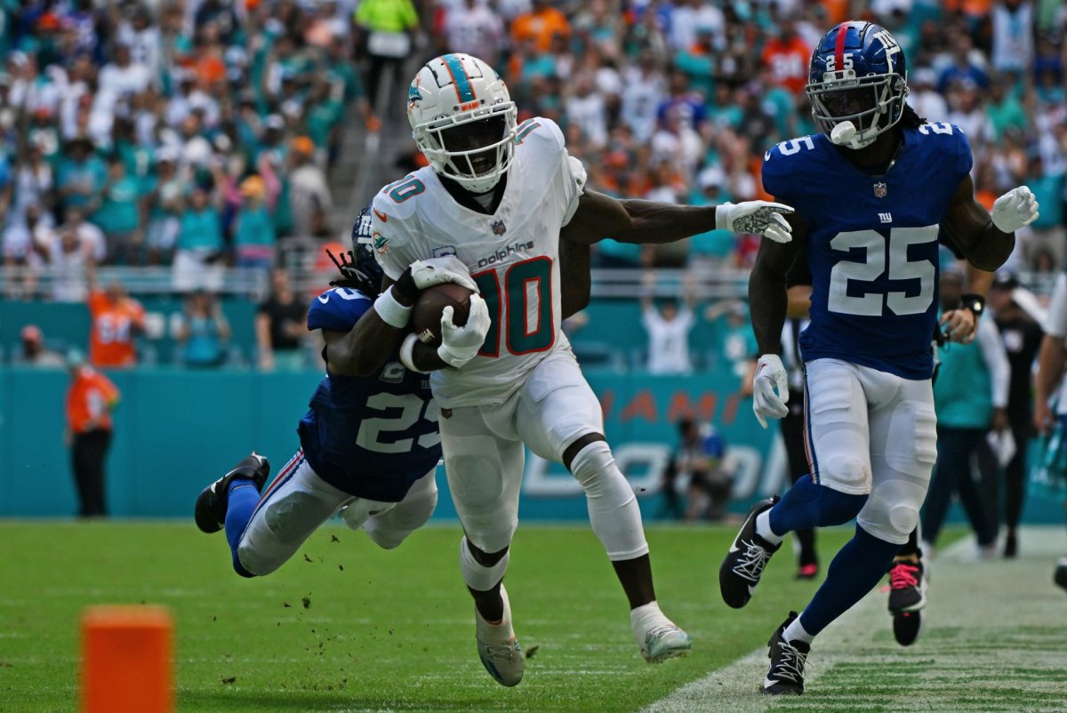 Watch: Pool-jumping Tyreek Hill details recovery, still has 'no power' in leg