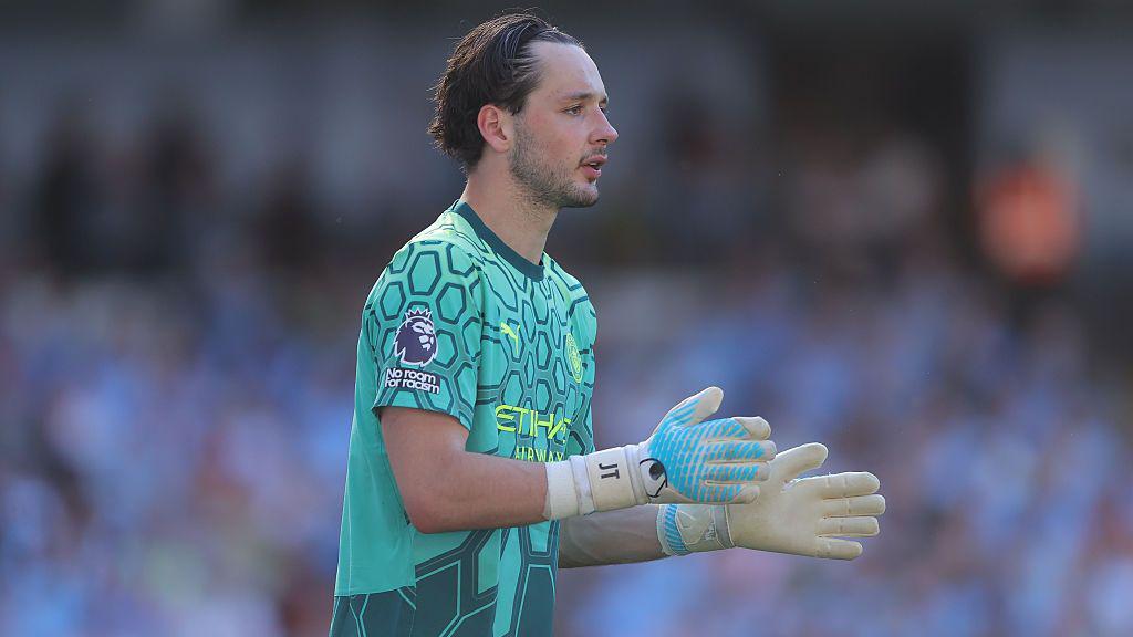 Would Trafford solve goalkeeper problem at Elland Road?