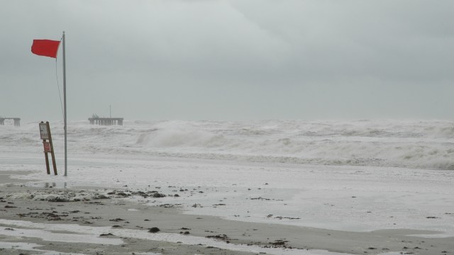 Rare Atlantic Niña appears as super El Niño builds, jolting the US hurricane outlook