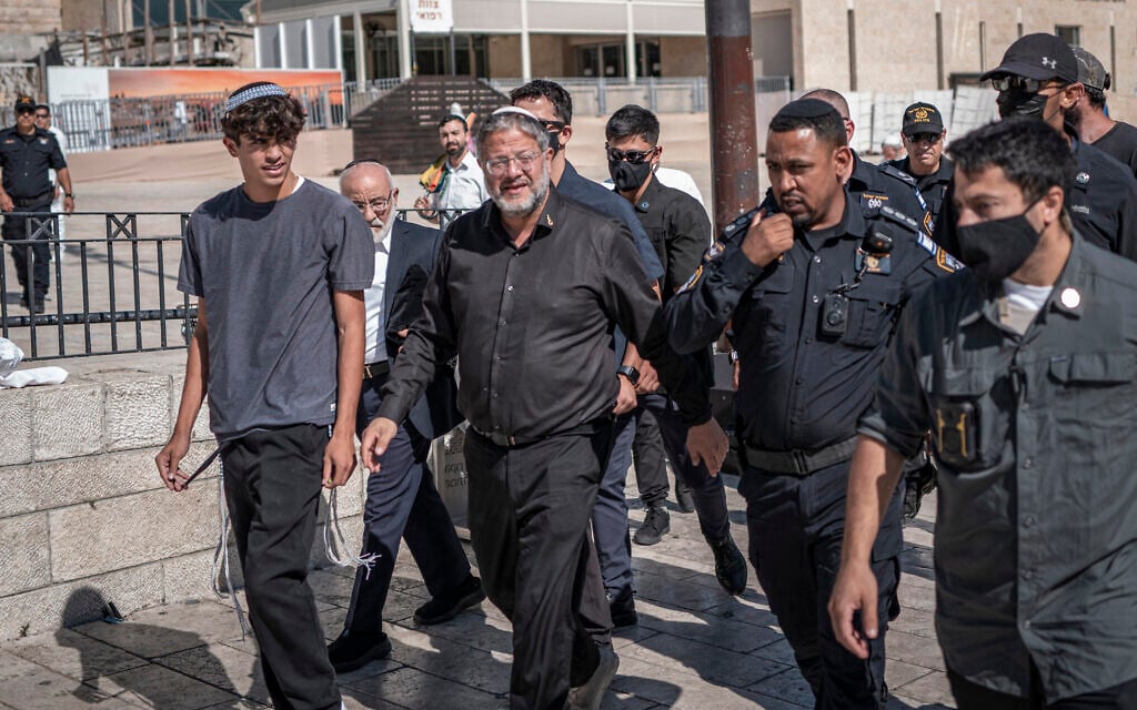 Thousands of Jews visit Temple Mount for Tisha B’Av; some pray openly