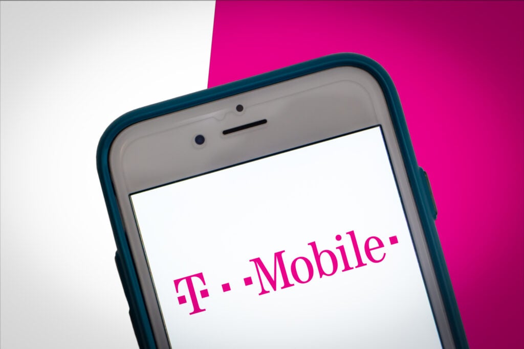 Slower subscriber growth sends T-Mobile stock lower after mixed quarter