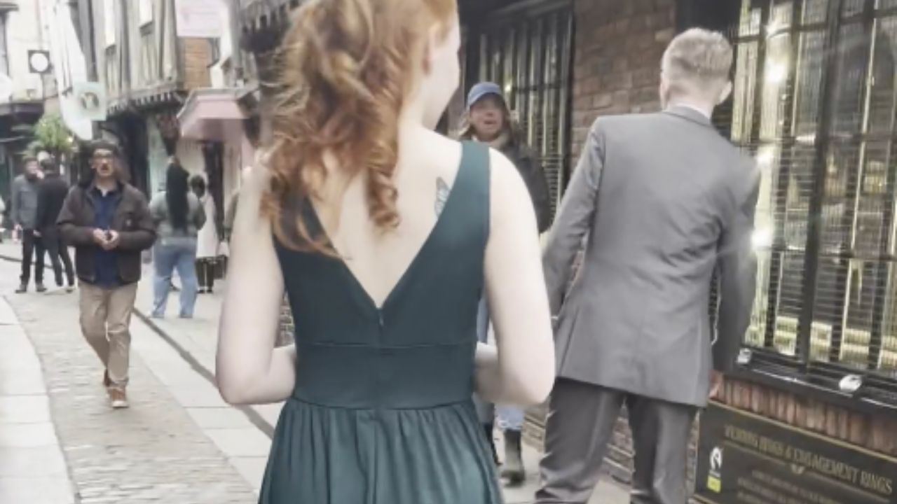 Woman celebrates relationship anniversary by surprising partner with a ...