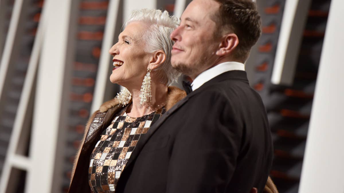 Sports Illustrated swimsuit model who’s also Elon Musk’s mom made a show-stopping red carpet appearance