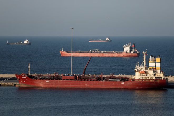 Tàu chở dầu vẫn né eo biển Hormuz, Biển Đỏ vì rủi ro an ninh