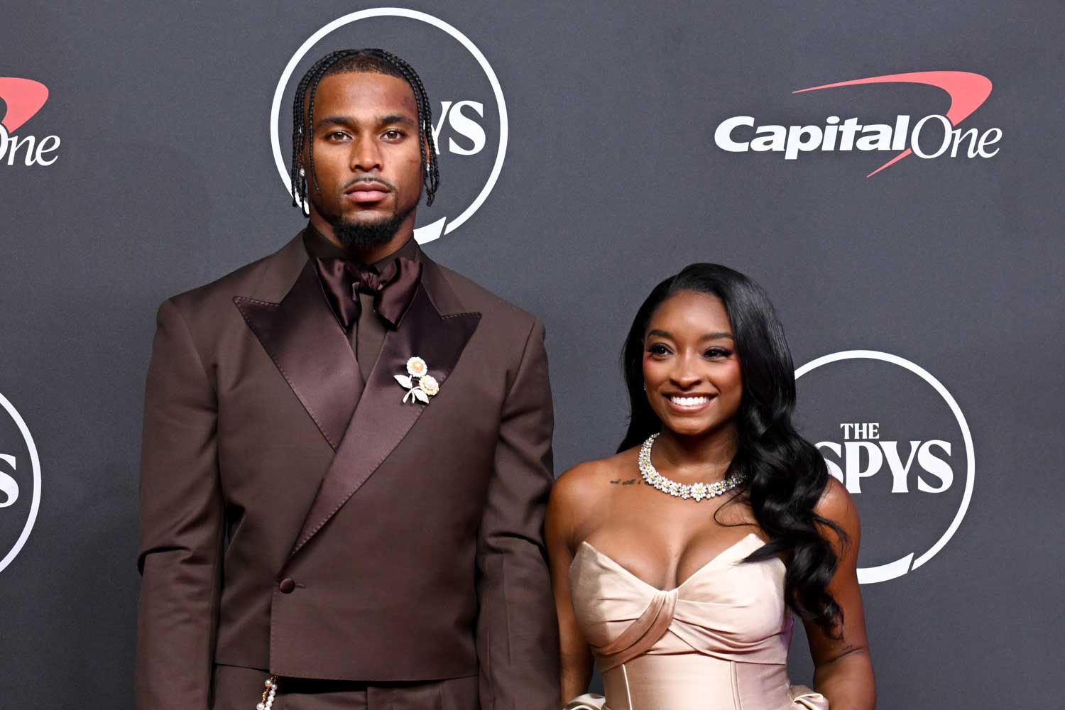 Simone Biles thirsts over husband Jonathan Owens while on tropical vacation