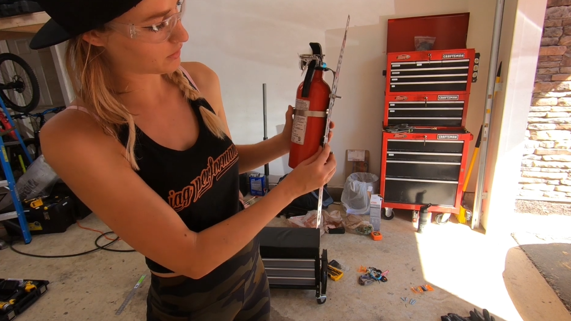 Simple fire extinguisher setup for car safety