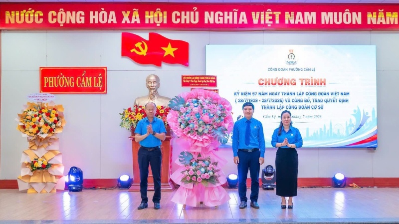 Phường Cẩm Lệ thành lập 13 công đoàn cơ sở, trao 80 triệu đồng hỗ trợ đoàn viên