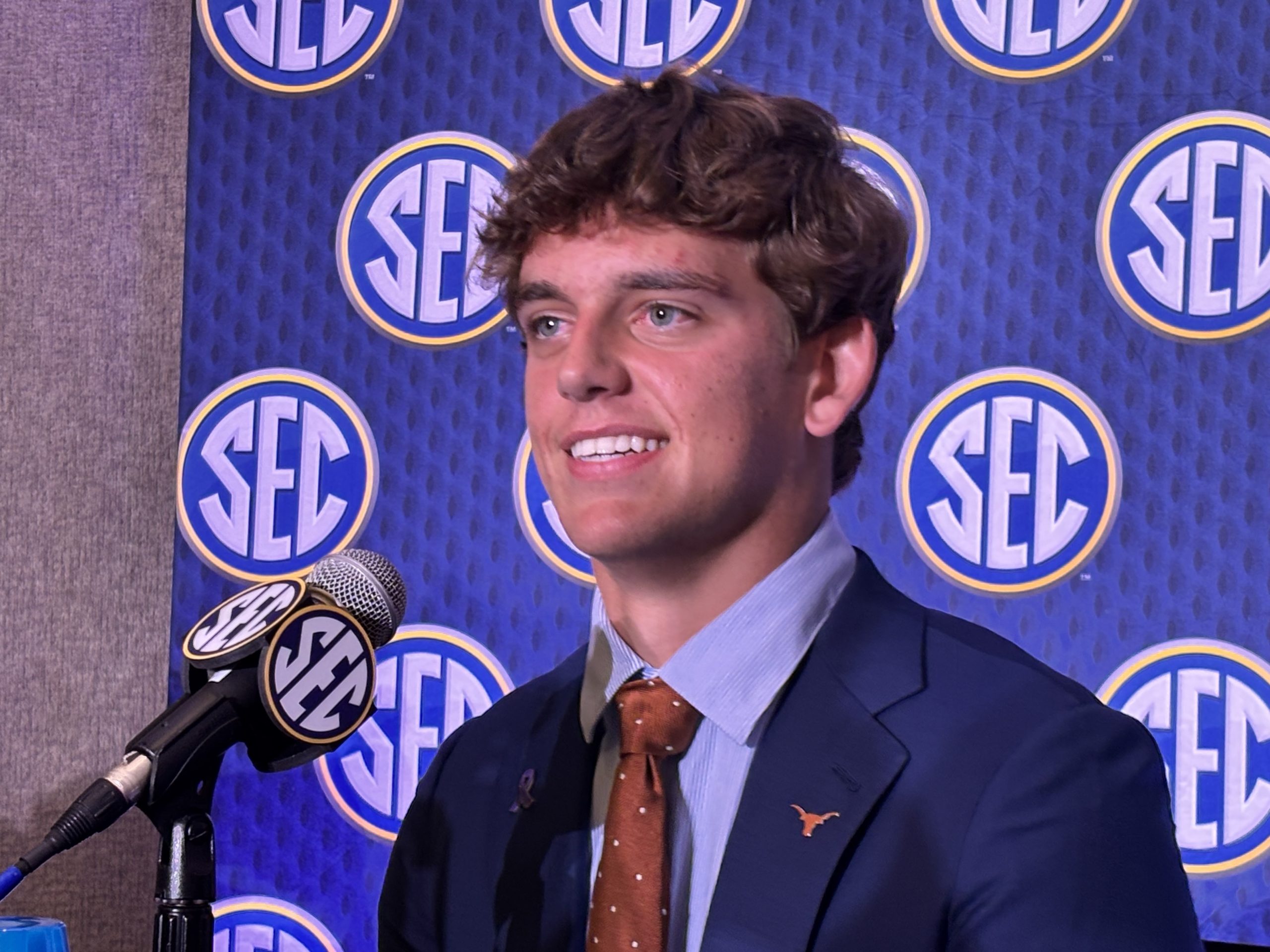 Take 2: Arch Manning embraces challenge of living up to his last name again