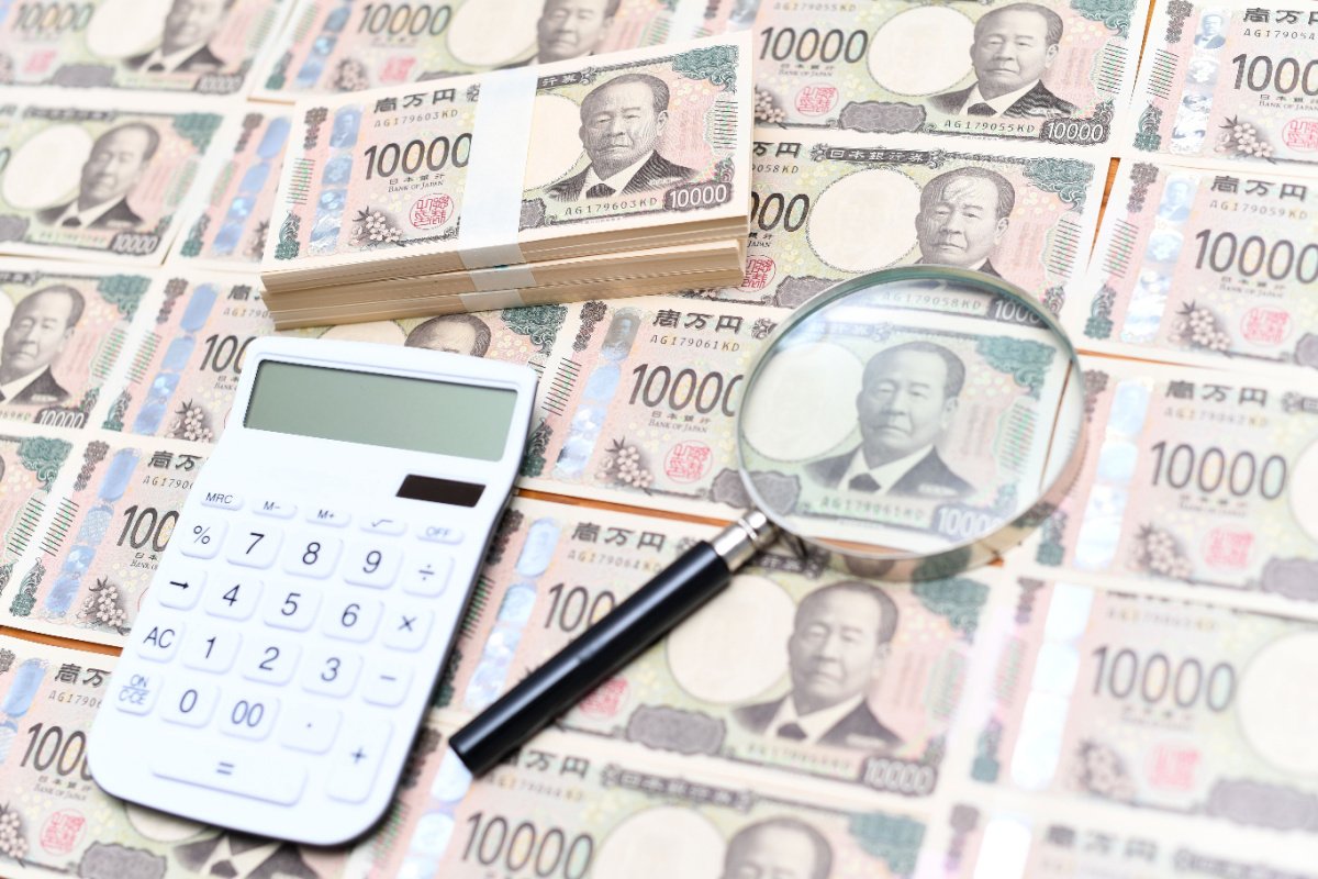 65歳以上「貯蓄4000万円以上ある世帯」の割合は何パーセント?【夫婦・単身無職世帯】毎月の赤字額と10年間の取り崩し額を確認
