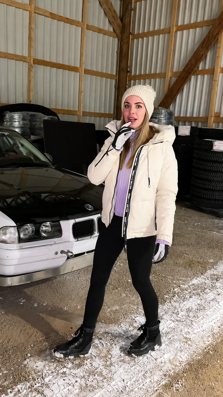 Schockierende Garage voller endlos beschädigter Performance-Fahrzeuge